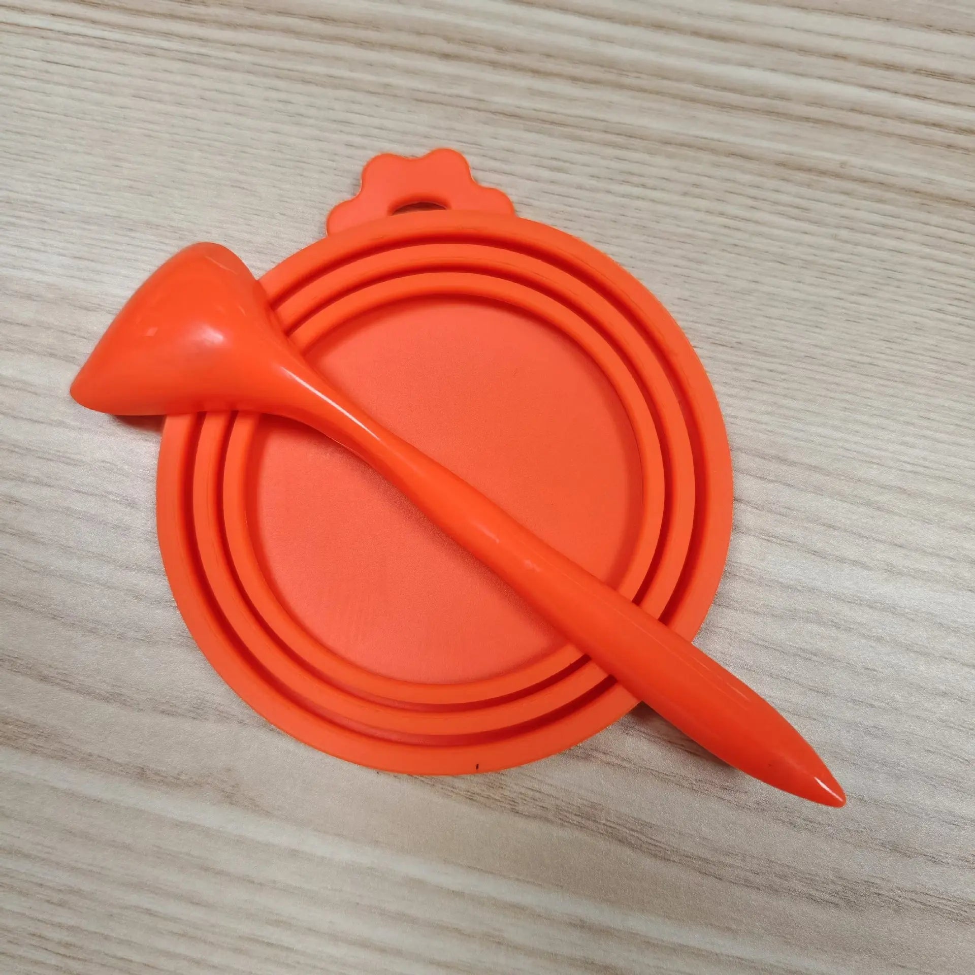 2pcs/set Reusable Pet Food Can Cover and Spoon Portable Dogs Cat Storage Tin Cap Lid Seal Cover Health Pet Supplies Pet Lids Can